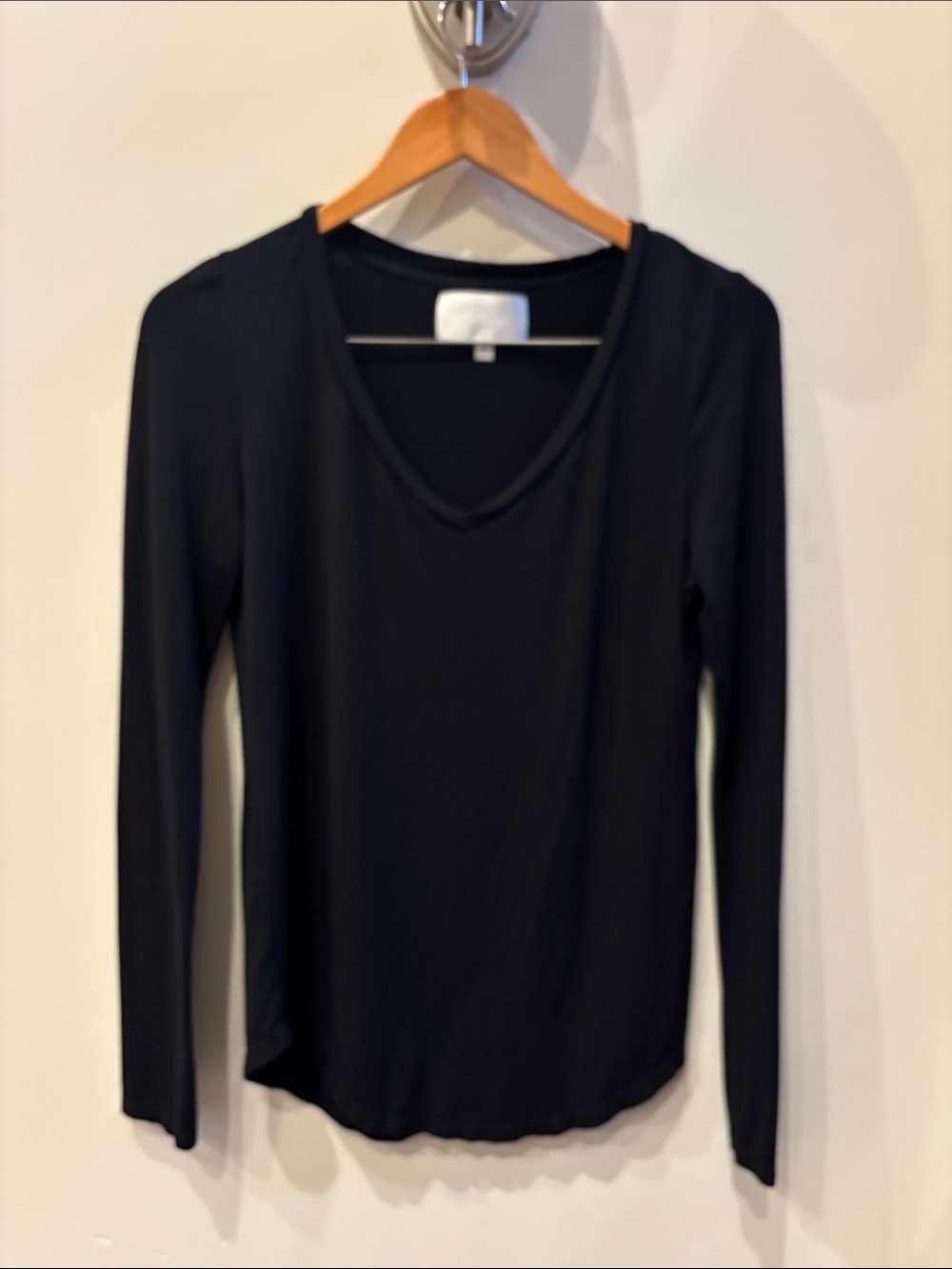 Piper by Townsend Lara V‑Neck Long Sleeve Tee